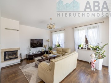 Przestronny dom z pięknym wnętrzem blisko lasu w Lądku