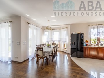 Przestronny dom z pięknym wnętrzem blisko lasu w Lądku