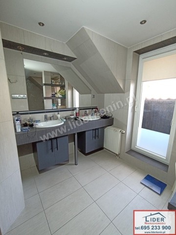 Sprzedam przestronny dom &ndash; Konin, os. Chorzeń