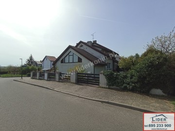 Sprzedam przestronny dom &ndash; Konin, os. Chorzeń