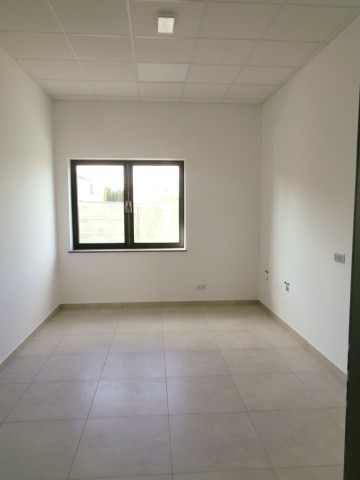 ŚLESIN &ndash; NOWE LOKALE HANDLOWO-USŁUGOWE