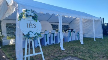 wynajem namiot pokrowce stelaże tablice powitalne