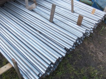 Słupki ogrodzeniowe ocynkowane fi 43 długość 2 m 23 zł/szt.