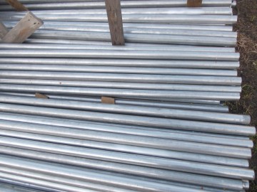 Słupki ogrodzeniowe ocynkowane fi 43 długość 2 m 23 zł/szt.