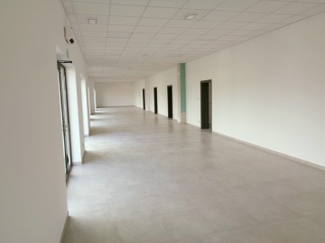 ŚLESIN &ndash; NOWE LOKALE HANDLOWO-USŁUGOWE