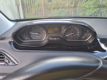 208 - 1,6 HDI, 4 drzwi - 2017 - klimatyzacja , przeb. 187tyś