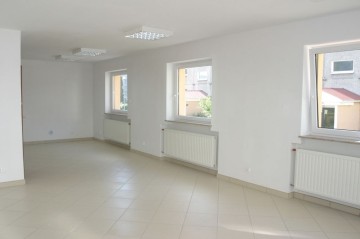 ŁADNY LOKAL DOBRY PUNKT W SŁUPCY