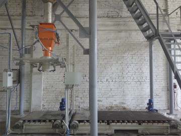 Maszyna do pakowania w worki &laquo;Big-Bag&raquo; z przenośnikiem