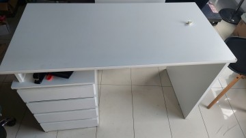 Biurko białe 60/118 cm 4 szuflady