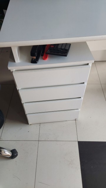 Biurko białe 60/118 cm 4 szuflady