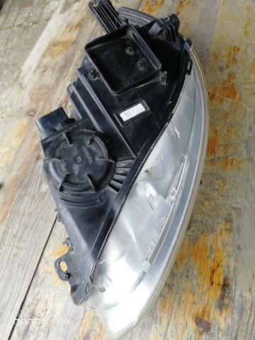 Lampa przednia prawa Ford Focus 2011r