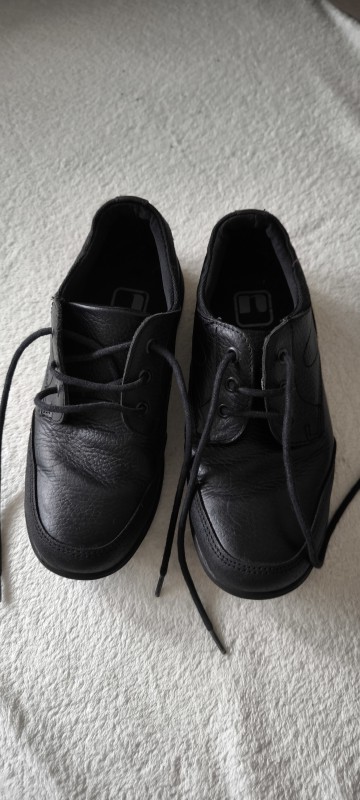 Sprzedam  buty Next chłopięce czarne rozmiar 33.5.