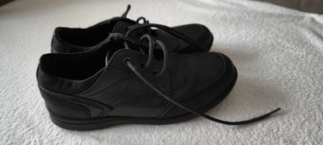 Sprzedam  buty Next chłopięce czarne rozmiar 33.5.