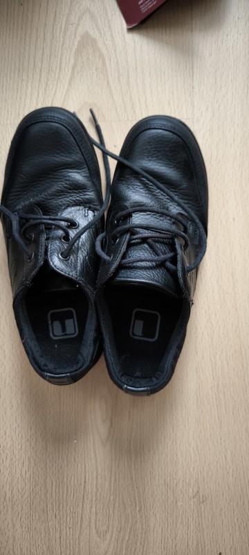 Sprzedam  buty Next chłopięce czarne rozmiar 33.5.