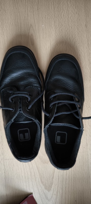 Sprzedam  buty Next chłopięce czarne rozmiar 33.5.