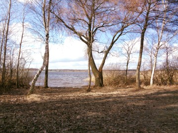 Jezioro Gopło &ndash; Działka z linią brzegową