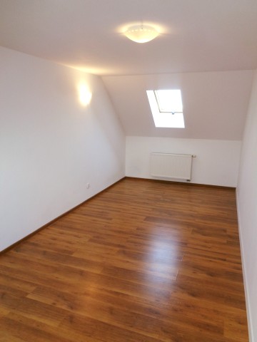 WYNAJMĘ MIESZKANIE W CENTRUM ŚLESINA