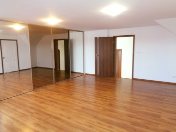 WYNAJMĘ MIESZKANIE W CENTRUM ŚLESINA