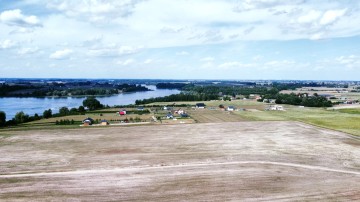 Jezioro Gopło &ndash; Działka z linią brzegową