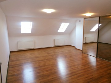 WYNAJMĘ MIESZKANIE W CENTRUM ŚLESINA