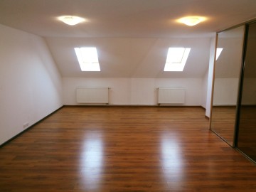 WYNAJMĘ MIESZKANIE W CENTRUM ŚLESINA