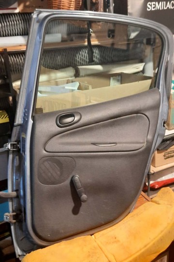 Peugeot 206 &ndash; Oryginalna szyba prawa tylna, mechanizm na kor