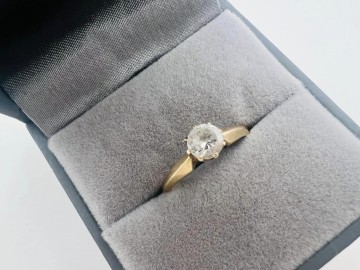 Złoty pierścionek Próba 585 Waga: 1.89 g