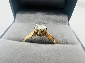 Złoty pierścionek Próba 585 Waga: 1.89 g