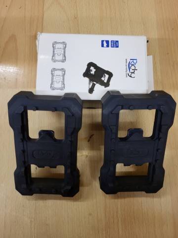 Sprzedam pedały i nakładki.