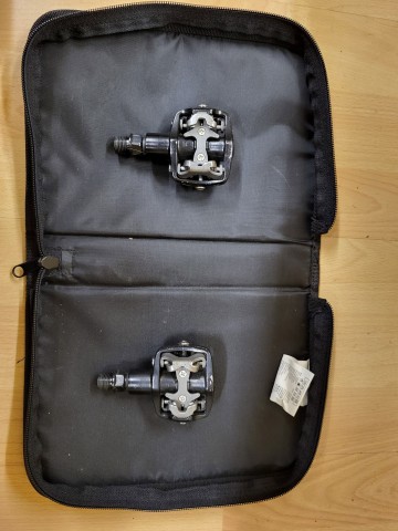 Sprzedam pedały i nakładki.