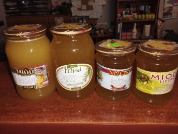 Sprzedaż naturalnych miod&oacute;w z własnej pasieki