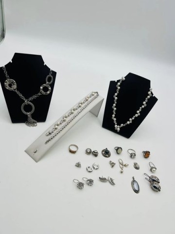 Dostawa srebrnej biżuterii  Pr&oacute;ba 925  Cena 13 złotych za gr