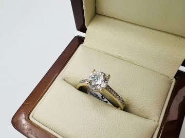 Złoty pierścionek  Pr&oacute;ba 585  Waga: 2.93 g Centrum shop skup