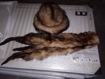 Czapki i kołnierz z czas&oacute;w PRL-u