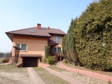 Gmina Ślesin &ndash; Dom jednorodzinny wśr&oacute;d jezior