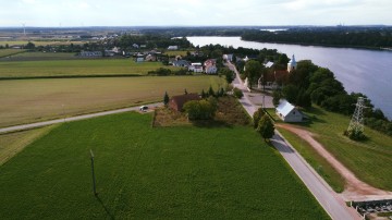 Gmina Ślesin – Dom w sąsiedztwie jeziora