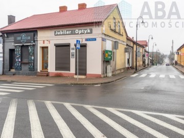 Lokal usługowy na wynajem w Sompolnie, ul. Plac Wolności 22