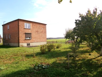 Okolice Ślesina &ndash; Dom z zabudowaniami gospodarczymi