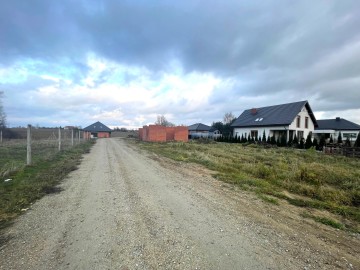 Sprzedam dom w stanie surowym otwartym z dachem pokrytym bla