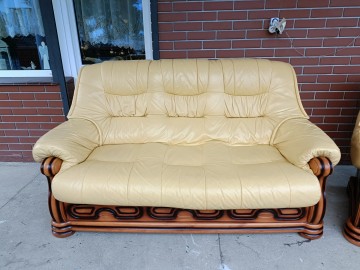 Sprzedam dwie sofy 2,3 ze sk&oacute;ry