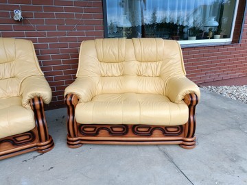 Sprzedam dwie sofy 2,3 ze sk&oacute;ry