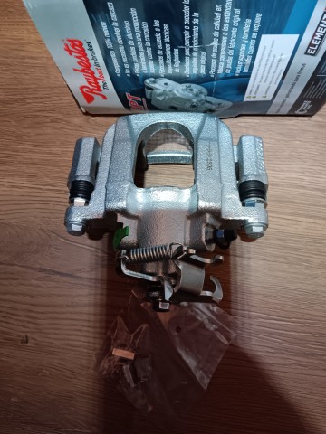 ZACISK HAMULCOWY CHRYSLER TOWN&COUNTRY DODGE GC 08-16 R