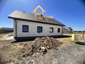 Nowe domy w Modle Kr&oacute;lewskiej gm. Stare Miasto