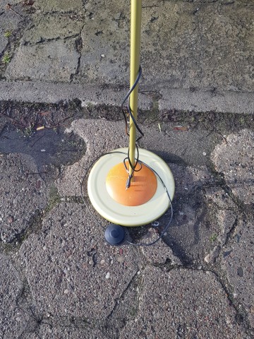 * LAMPA  NOCNA  PODŁOGOWA  *