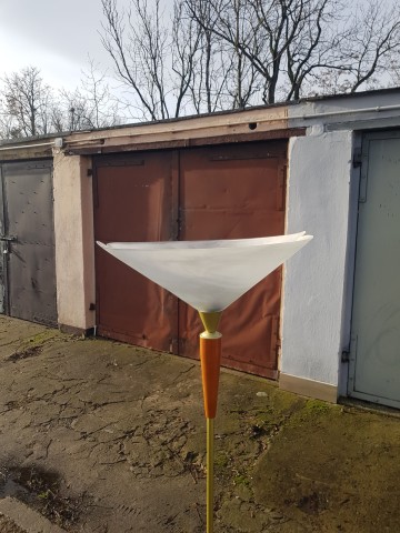 * LAMPA  NOCNA  PODŁOGOWA  *