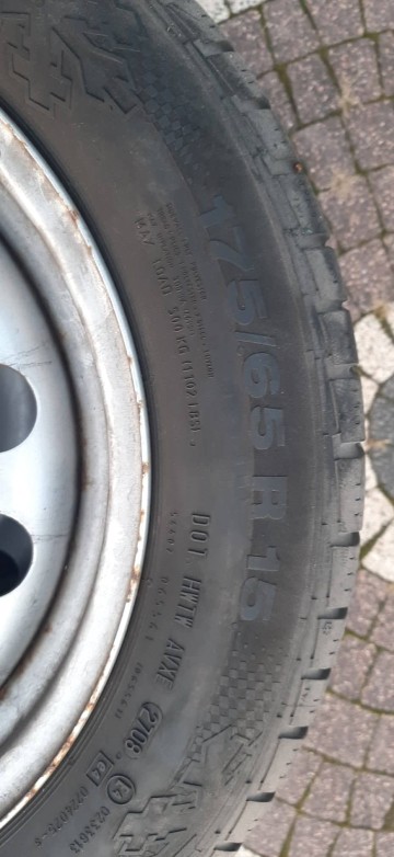 Sprzedam komplet k&oacute;ł zimowych 175/65 R15 /389 zł kpl/
