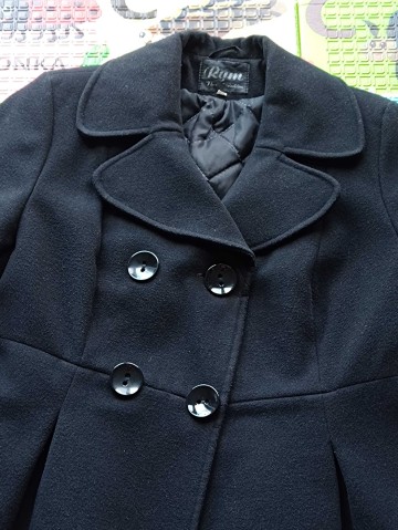 Damski płaszcz czarny