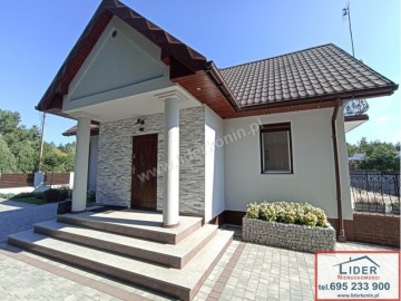 CAŁOROCZNY DOM PRZY JEZIORZE – NIEDŹWIADY MAŁE (GM. ŚLESIN)