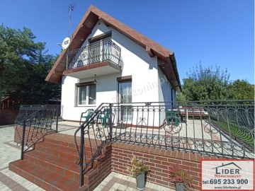 CAŁOROCZNY DOM PRZY JEZIORZE – NIEDŹWIADY MAŁE (GM. ŚLESIN)