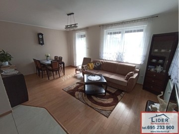 CAŁOROCZNY DOM PRZY JEZIORZE – NIEDŹWIADY MAŁE (GM. ŚLESIN)